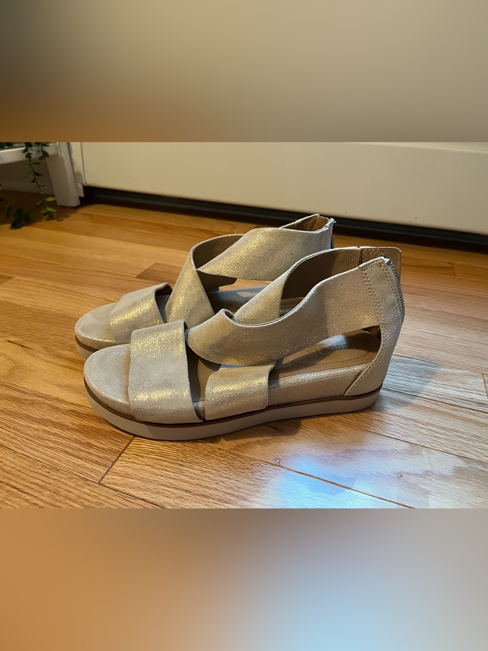 Bussola Women’s Gold Shimmery Strappy Platform Sandals